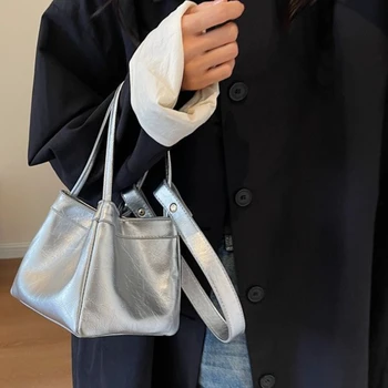 Серебряные сумки через плечо для женщин 2023 Y2K Koeran Модные сумки с короткой ручкой сверху Кожаная Роскошная брендовая сумка для вечеринок 가방